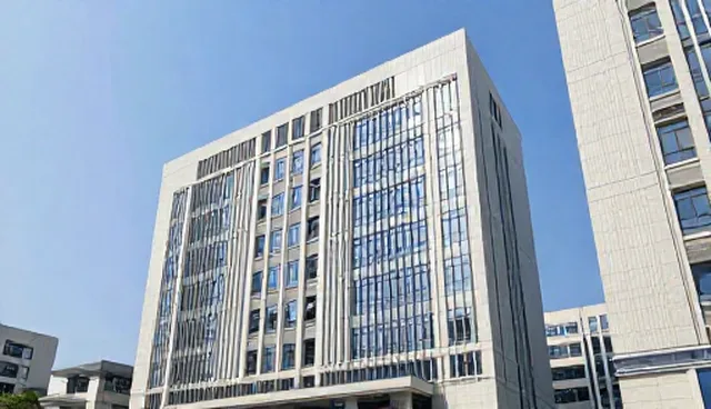 教育资源整合中合作关系的两种处理方式对比
